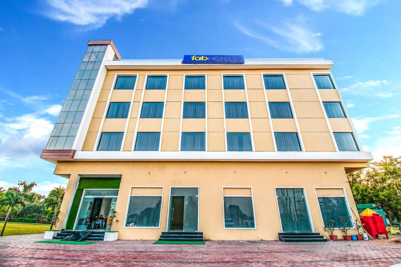 Fabhotel Amrit Greens Indore Airport Eksteriør billede