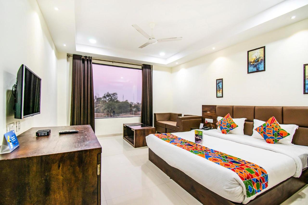 Fabhotel Amrit Greens Indore Airport Eksteriør billede