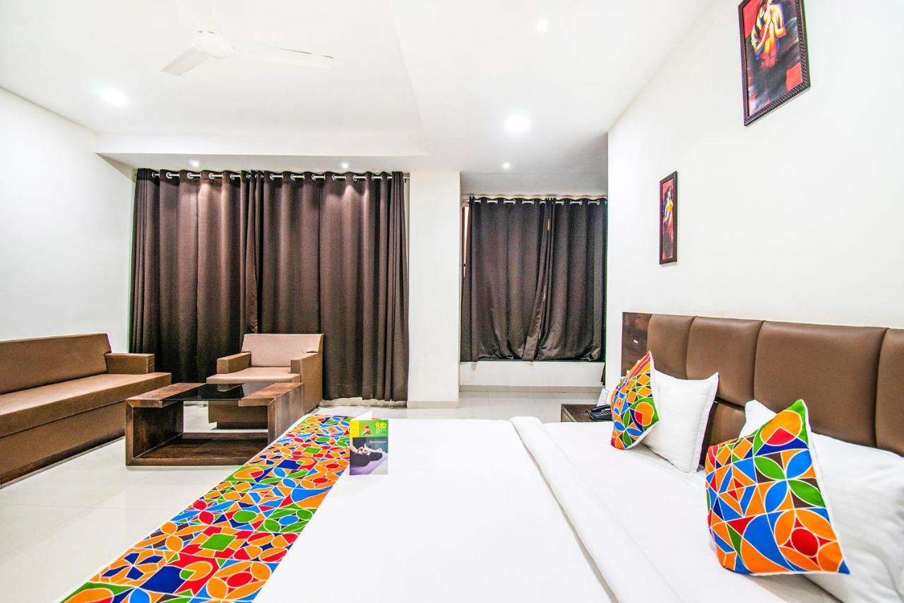 Fabhotel Amrit Greens Indore Airport Eksteriør billede