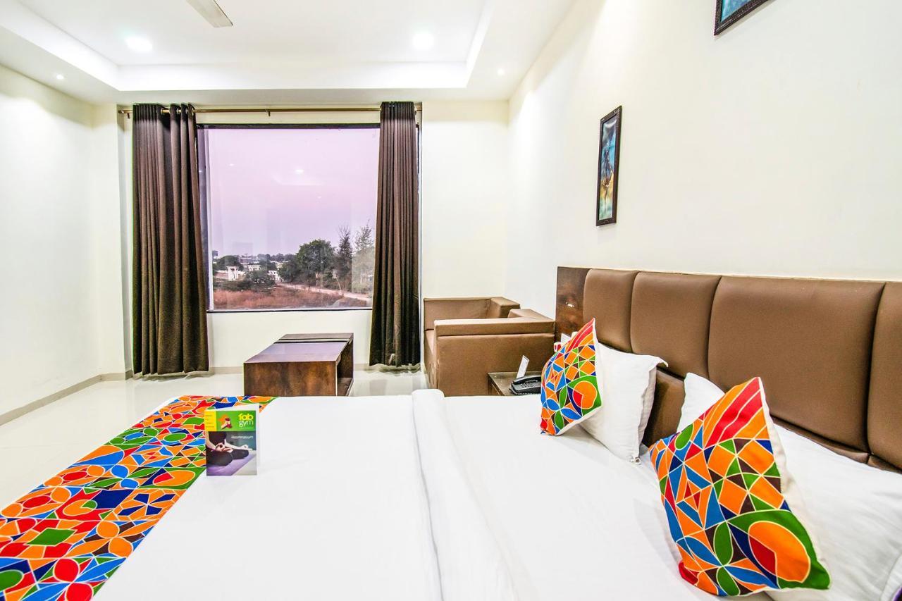 Fabhotel Amrit Greens Indore Airport Eksteriør billede