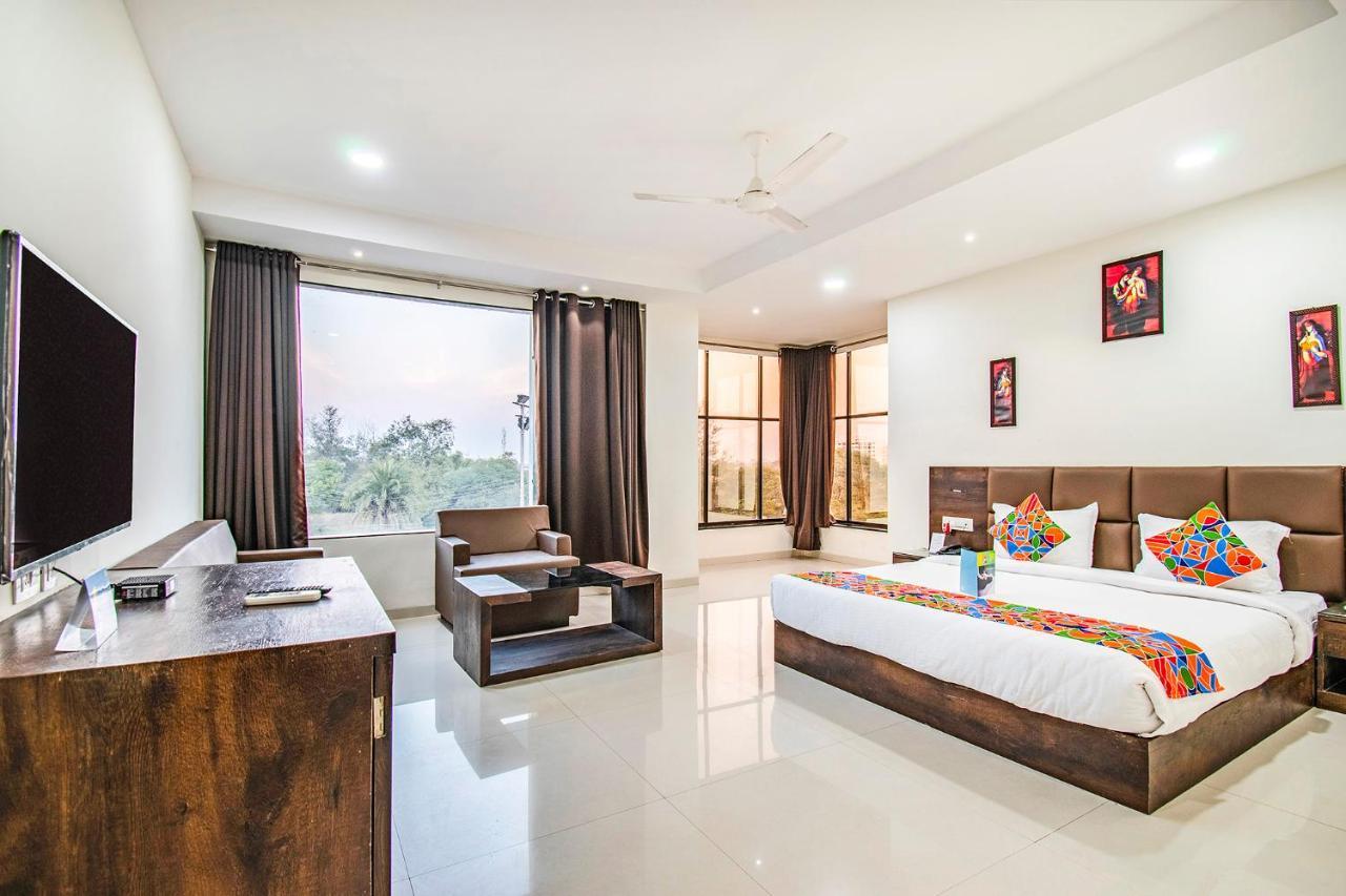 Fabhotel Amrit Greens Indore Airport Eksteriør billede